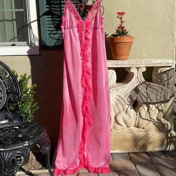 Vintage Lingerie - Picture 2 of 9